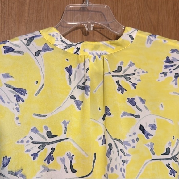 CAbi floral Yellow Women's Top size medium - Picture 7 of 7